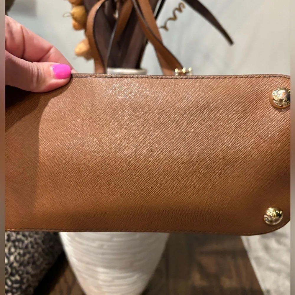 Authentic MICHAEL Michael Kors Jet Set Item Medium Top Zip Snap Pocket Tote